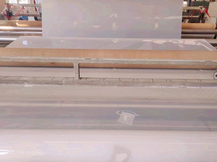 1664414980352575.jpg 防水板生产.jpg