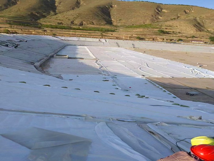 1695458901487477.jpg 工地复合膜照片.jpg